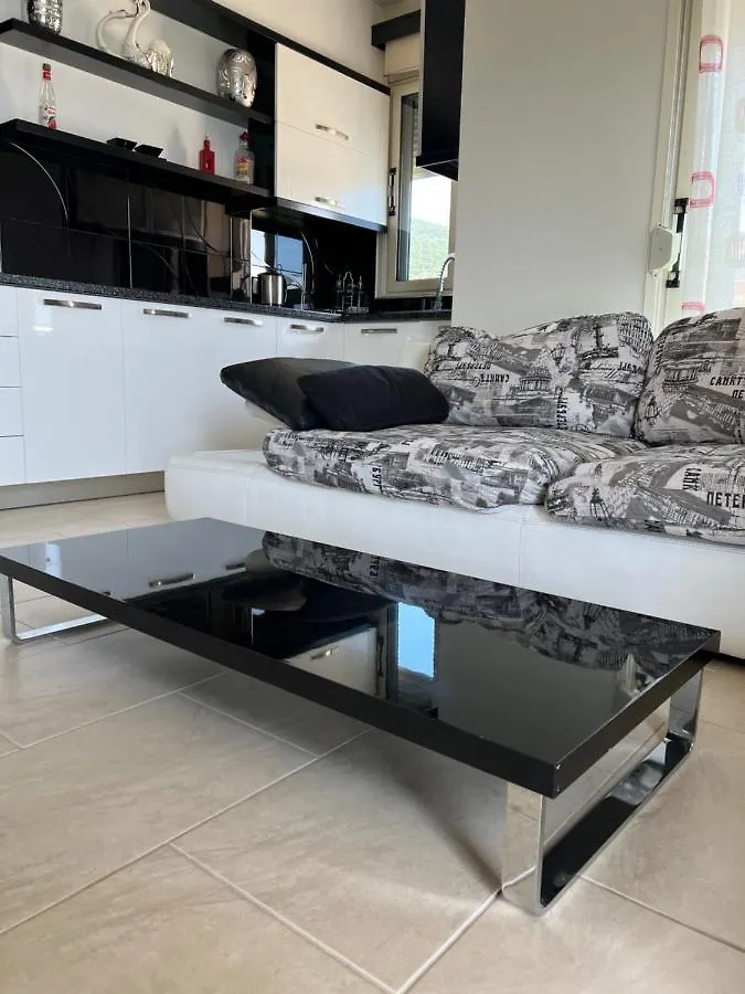 Apartmán Marina House Vlorë 0*,